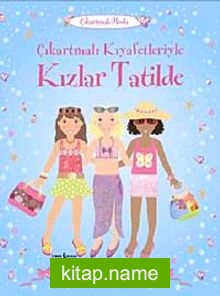 Çıkartmalı Kıyafetleriyle Kızlar Tatilde